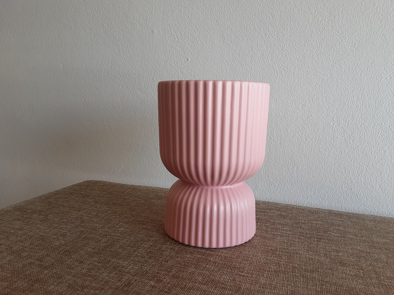 20cm Light Pink Ceramic Eggcup Vase
